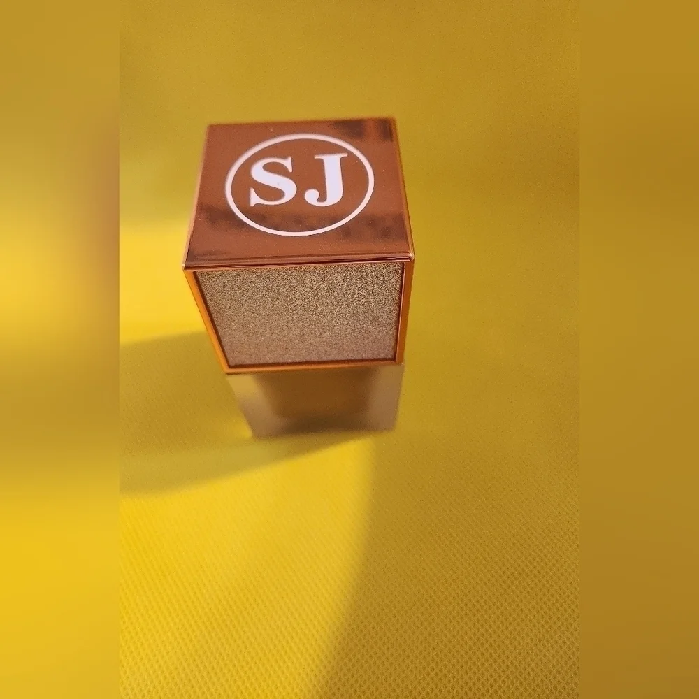Sassy Jones‎ foundation